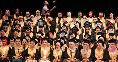 القائم بتسيير أعمال رئيس جامعة الأزهر يشهد تخريج الدفعة 50 لكلية طب بنات