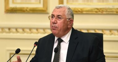 وزير الزراعة يوزع 579 مشروعا على أهالى الوادى الجديد ضمن "حياة كريمة"