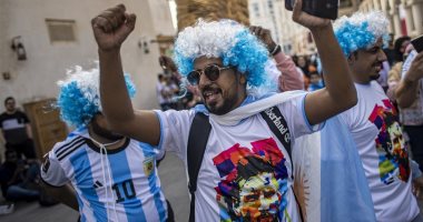 جماهير الأرجنتين تشعل الأجواء قبل مواجهة فرنسا وميسي يتصدر المشهد.. صور